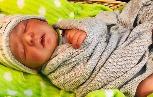 Xót xa cho bà mẹ sinh xong con mất, đến khi nhìn mặt amp;#34;em béamp;#34; mọi người lại nổi giận - 3