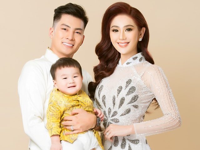 Con trai 1 tỷ của Lâm Khánh Chi tròn 1 tuổi, đẹp trai kháu khỉnh lu mờ cả bố mẹ