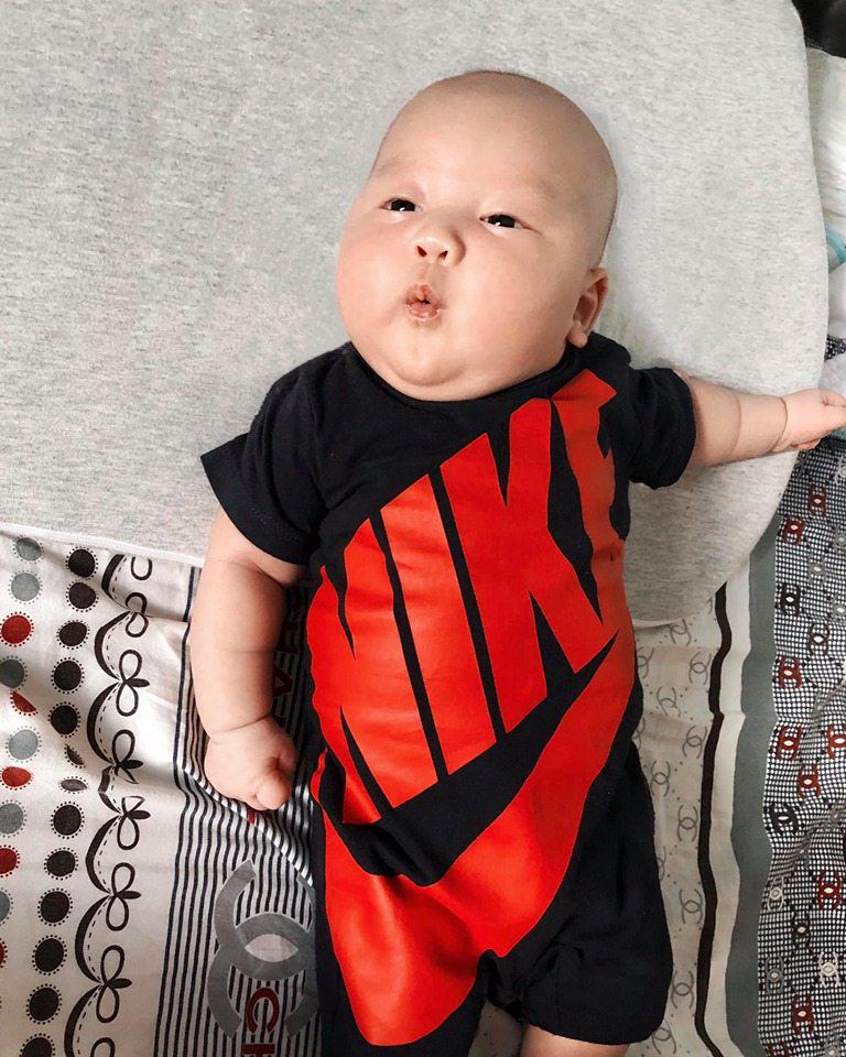 Con trai 4 tháng bụ bẫm, siêu dễ thương khiến mẹ bỉm sữa bế vẹo cả người - 7