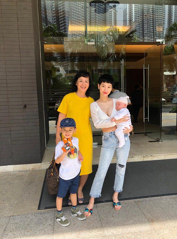 Con trai 4 tháng bụ bẫm, siêu dễ thương khiến mẹ bỉm sữa bế vẹo cả người - 9