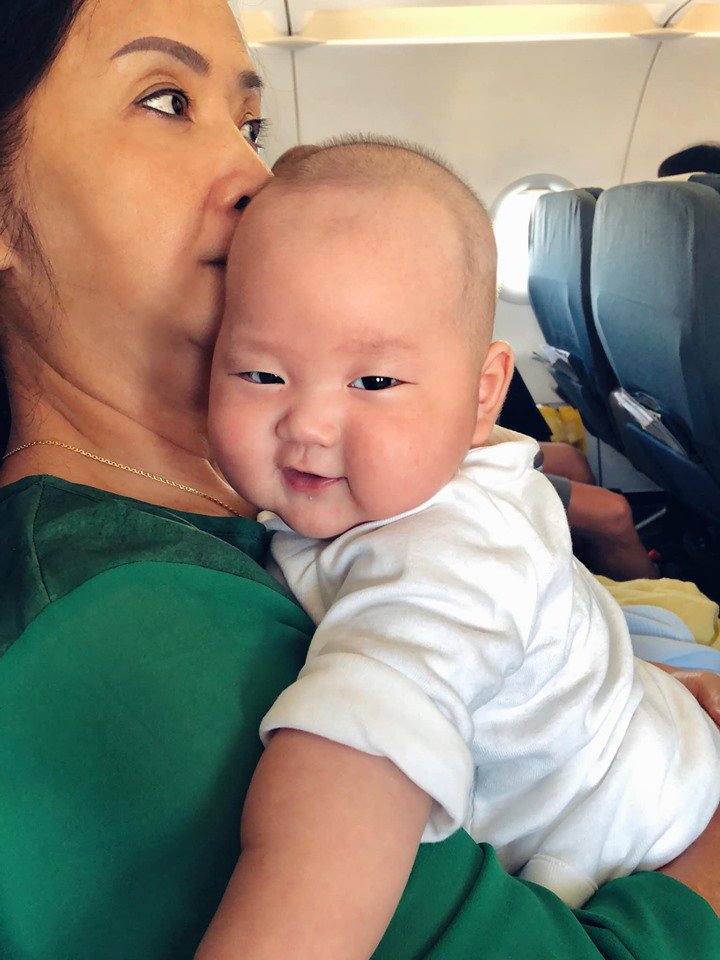 Con trai 4 tháng bụ bẫm, siêu dễ thương khiến mẹ bỉm sữa bế vẹo cả người - 3