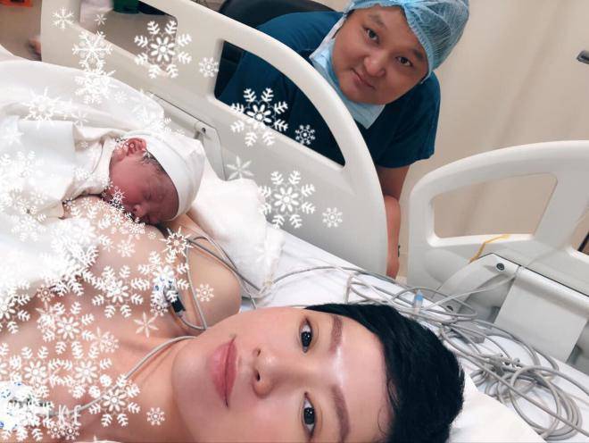 Con trai 4 tháng bụ bẫm, siêu dễ thương khiến mẹ bỉm sữa bế vẹo cả người - 2