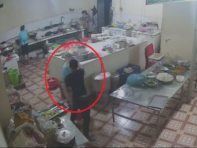 Vụ nữ phụ bếp bị tạt axit bỏng mặt, hỏng một bên mắt: Nghi phạm có hình xăm ở tay