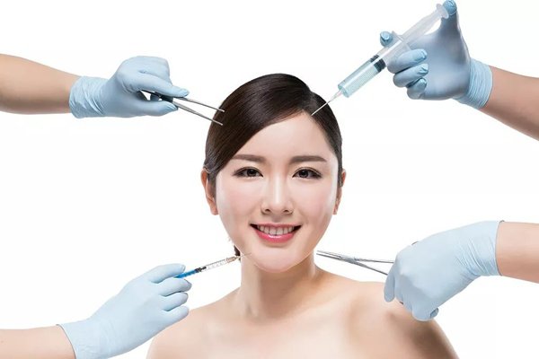 Vì câu nói của bạn trai, cô gái đòi thẩm mỹ nhưng cuối cùng phải tới khoa tâm thần - 1