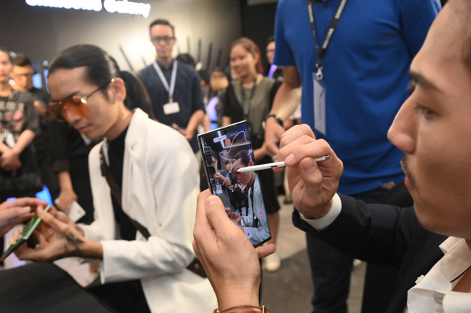 Nhờ Liên Bỉnh Phát chụp ảnh amp;#34;sống ảoamp;#34;, BB Trần không ngờ hoá... công chúa - 2