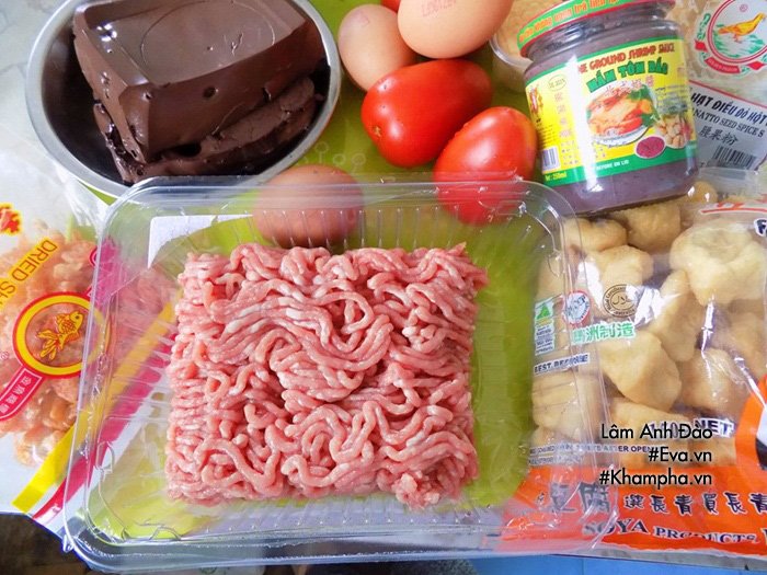 Tự nấu bún riêu thịt thơm ngon, đủ chất cho bữa sáng cả nhà không phải ăn hàng nữa - 1