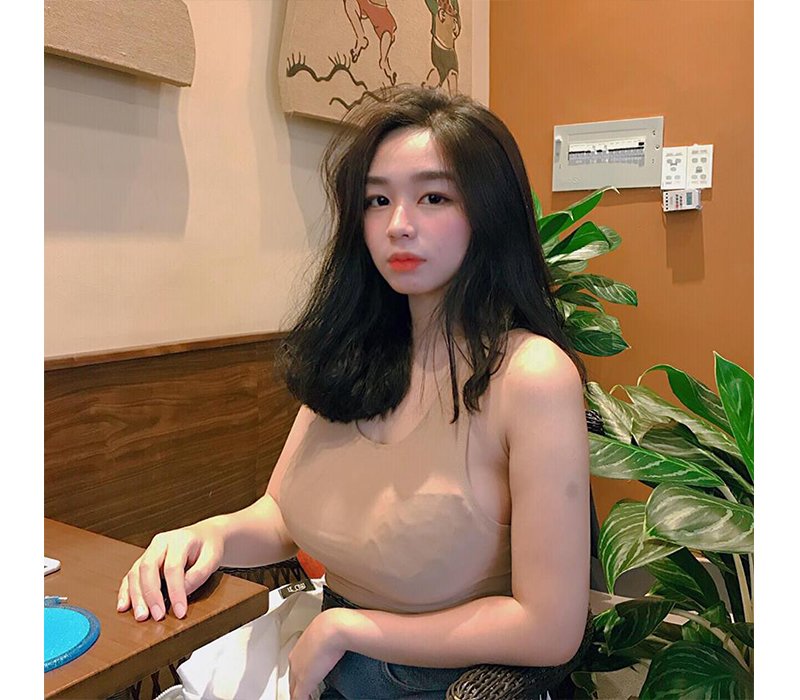 Sinh năm 2001, Trần Minh Thiên Di được biết tới là một trong những hotgirl 10X nhận được sự quan tâm mạnh mẽ của cộng đồng mạng nhờ sở hữu gương mặt xinh đẹp tự nhiên và đặc biệt là vòng 1 cỡ đại.
