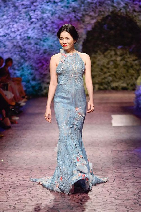 Loạt mỹ nhân amp;#34;nấm lùnamp;#34; của Vbiz vẫn trở thành nữ hoàng sàn diễn thời trang - 1