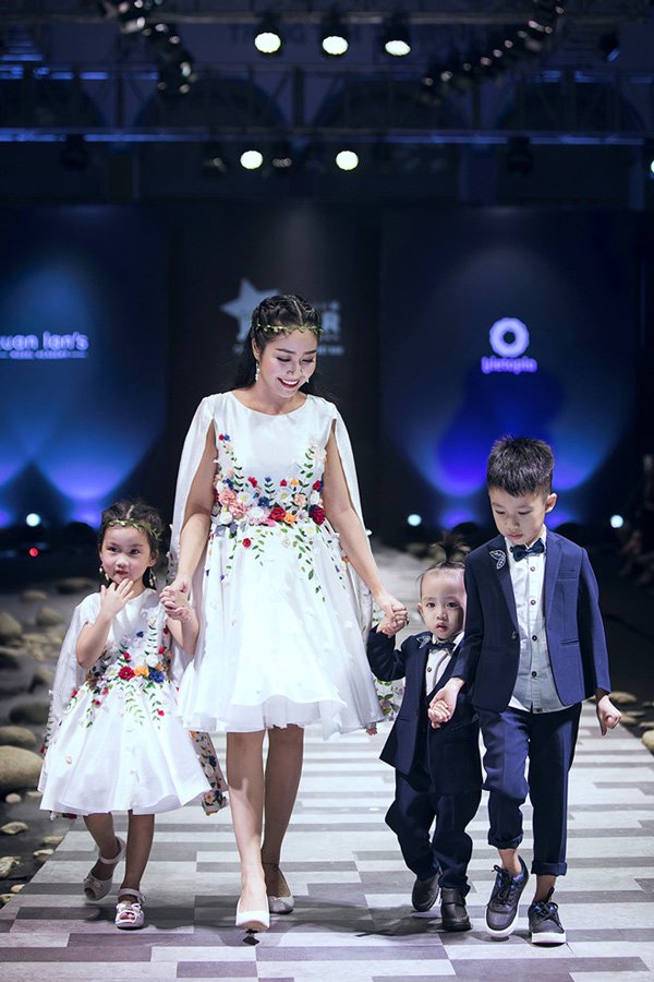 Loạt mỹ nhân amp;#34;nấm lùnamp;#34; của Vbiz vẫn trở thành nữ hoàng sàn diễn thời trang - 8
