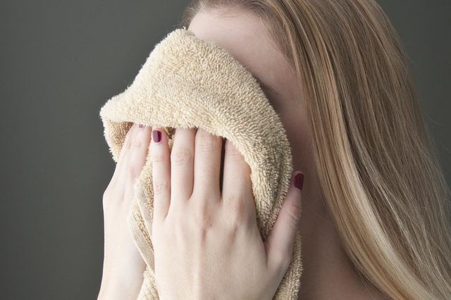 Người đàn ông mắc sùi mào gà vì lấy ráy tai ngoài tiệm: cảnh báo những thói quen rước bệnh - 2