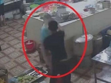 Mẹ đơn thân bị tạt axit khi làm phụ bếp: “Tỉnh dậy soi gương tôi không nhận ra mình”