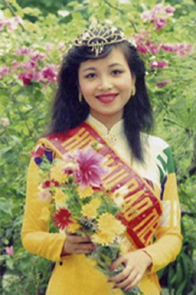 hoa hau viet nam duoc mc lai van sam "mai moi", gio nhin gia dinh toan trai xinh gai dep - 1