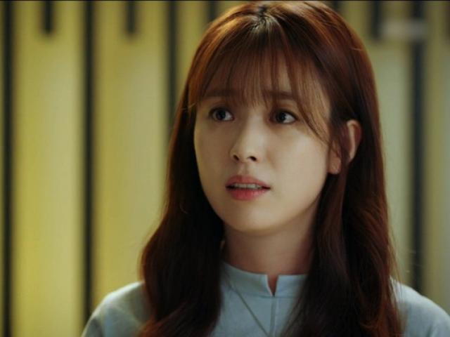 Một đêm tăng ca về muộn, con dâu nhìn cánh cửa nhà chồng mà đỏ hoe mắt