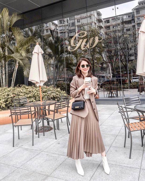 Hai nàng Hậu “lên đồ” với chân váy dài: bạn chọn đội H’Hen cá tính hay Phạm Hương điệu đà? - 14