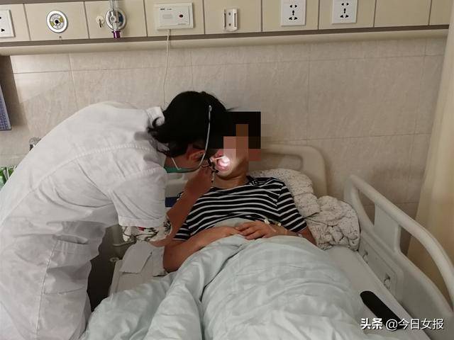 Sau khi hôn say đắm bạn gái, chàng trẻ tá hỏa vì bị nhiễm bệnh phải nhập  viện