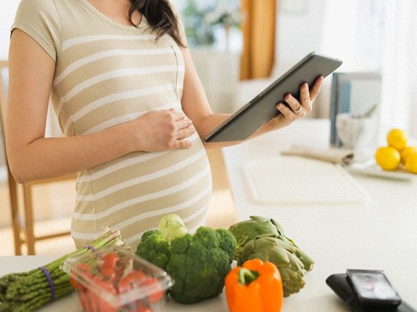 Dinh dưỡng cho bà bầu: Mẹ cần bổ sung dưỡng chất gì để thai nhi khỏe, đủ cân? - 10