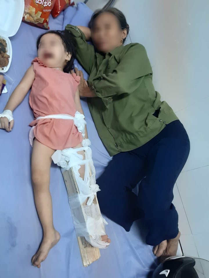 con 2 tuoi nga gay chan o truong mam non, co hieu truong noi: âsao anh lai goi cho toi...â - 1