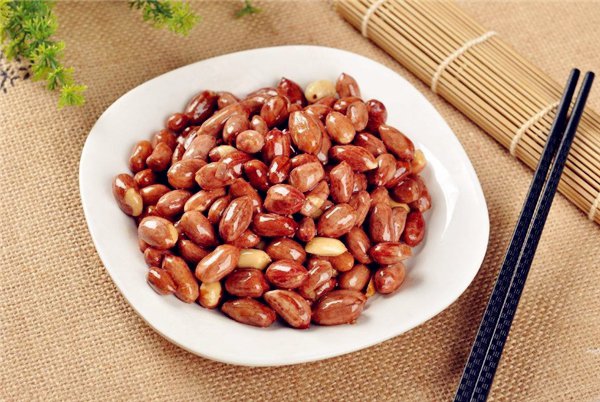 Làm lạc rang muối, đừng cho ngay vào chảo, thêm 2 bước này lạc mới giòn ngon - 1