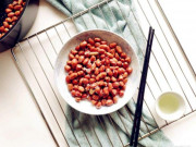 Bếp Eva - Làm lạc rang muối, đừng cho ngay vào chảo, thêm 2 bước này lạc mới giòn ngon