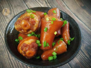 Bếp Eva - Cho đuôi lợn vào nồi cơm điện cùng vài gia vị, sau 40 phút được món kho ngon cực phẩm