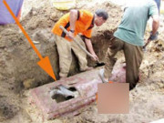 Tin tức - Ba ngày sau khi chôn cất con gái mang thai, bố mẹ sững sờ khi tới thăm mộ