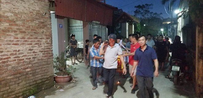 vu anh sat hai ca gia dinh em trai: lang xom xot thuong tien dua be gai 1 tuoi - 3
