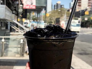 Ly cà phê đen xì như nhựa đường cô đặc này đang làm mưa làm gió ẩm thực thế giới