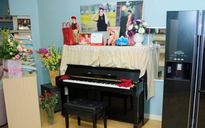 Món đồ đắt giá nhất trong nhà chính là cây đàn piano để chị luyện hát. 
