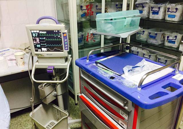 sinh xong me tre doi “di ve sinh”, khuon mat bac si nghe xong bong tai met - 4