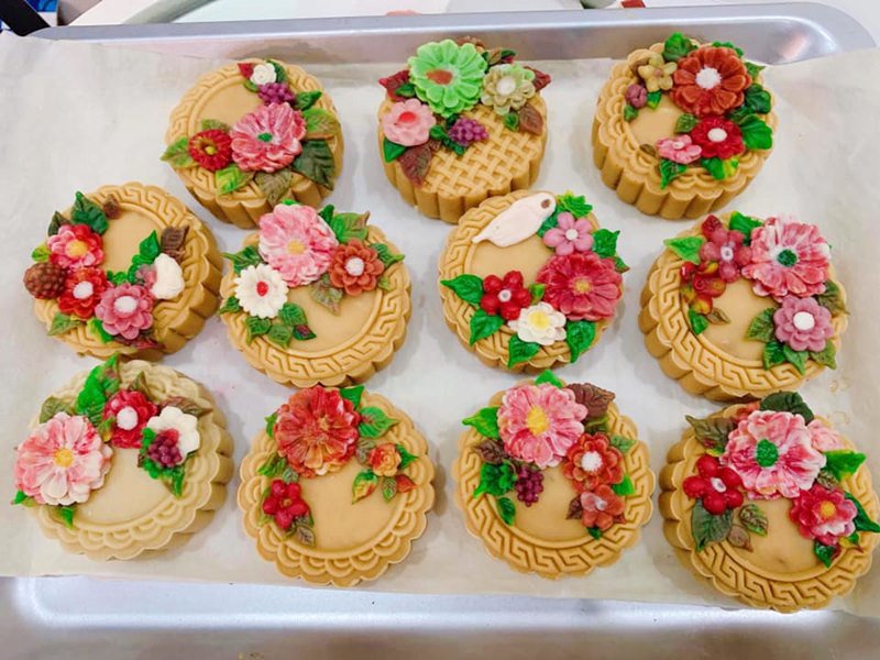 Lần đầu làm chơi chơi, bánh Trung thu của 8X đã đẹp đến nỗi khách nước ngoài muốn đặt hàng - 5