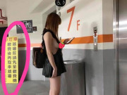 Tin tức - Chỉ đứng chờ thang máy, cô gái nổi như cồn vì "lồ lộ" vòng một, mặc váy như không