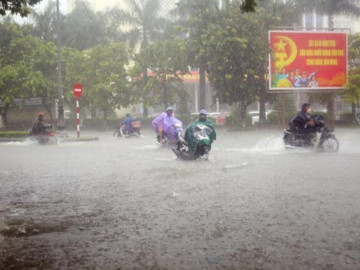 Áp thấp vào đất liền gây mưa khủng khiếp rồi lại ngược ra biển, công điện hỏa tốc ứng phó