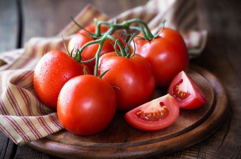 Mặc dù cà chua khá an toàn để ăn, nhưng trong một số trường hợp, chúng có thể gây ra một số tác dụng phụ khó ngờ. Nếu bạn có một số triệu chứng dưới đây, bạn nên ngừng hay hạn chế việc ăn cà chua trong khoảng 4 tuần để xem cơ thể phản ứng thế nào.
