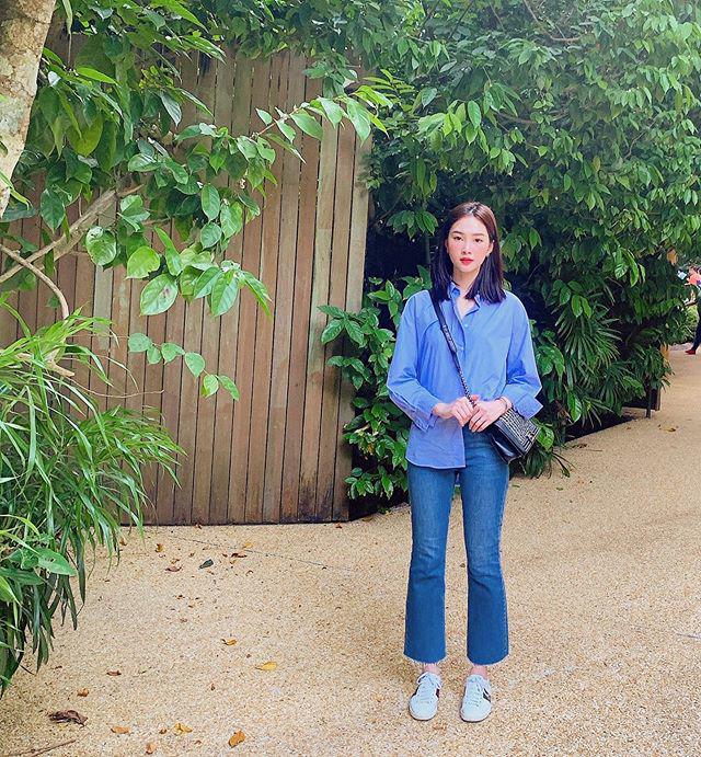 khong hen ma gap, dang thu thao va lan khue deu me “chiec ao nu sinh” mac vao la tre - 1