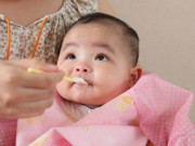 Làm mẹ - 5 kiểu chăm trẻ sơ sinh cha mẹ thường làm nhưng vô tình gây nguy hiểm cho con