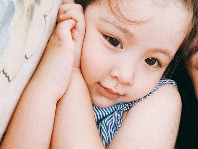 Elly Trần buồn vì con gái xinh bỗng mọc nốt trên mặt nhưng hóa ra lại là điều may
