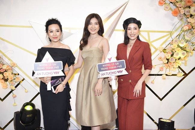 Bảo Thanh bắt quả tang Quốc Trường hẹn hò amp;#34;tiểu tamamp;#34;, bất ngờ được cầu hôn ở VTV Awards 2019 - 12