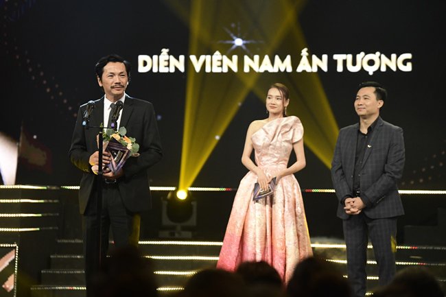 Bảo Thanh bắt quả tang Quốc Trường hẹn hò amp;#34;tiểu tamamp;#34;, bất ngờ được cầu hôn ở VTV Awards 2019 - 10