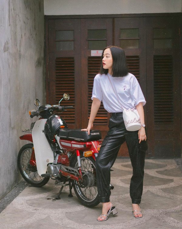 Vừa thoải mái vừa năng động, chị em đi chơi cuối tuần cứ diện áo phông theo 4 cách này - 16