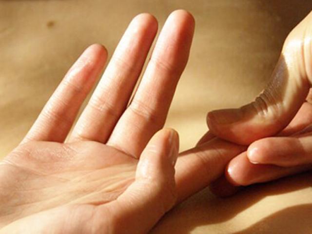 18 nguyên nhân gây tê đầu ngón tay