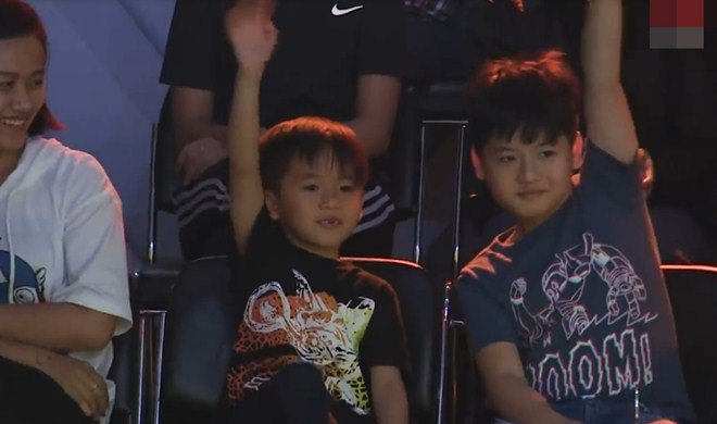 2 con Lâm Vỹ Dạ hút toàn bộ khán giả: Sợ bị mẹ đuổi ra đường, không dám nghe bố - 9