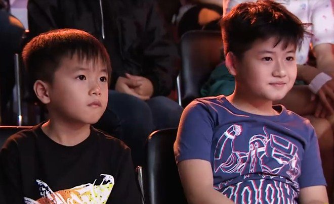 2 con Lâm Vỹ Dạ hút toàn bộ khán giả: Sợ bị mẹ đuổi ra đường, không dám nghe bố - 3