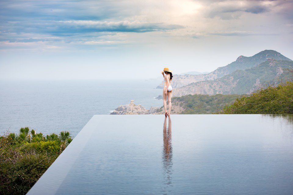Sau sinh, người đẹp miền Tây miệt mài giảm cân để diện bikini trong resort 100 triệu/đêm - 1