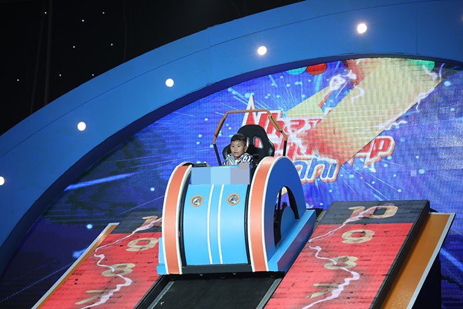 Cả trường quay vỡ oà với amp;#34;thần đồngamp;#34; 7 tuổi: Dân mạng tranh cãi, Trấn Thành nói câu chí lý - 16