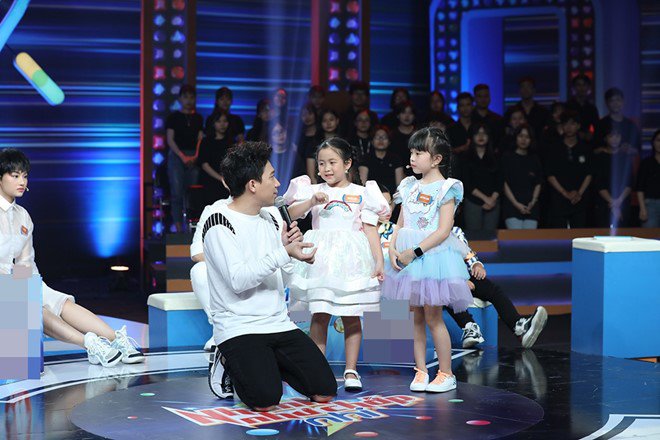 Cả trường quay vỡ oà với amp;#34;thần đồngamp;#34; 7 tuổi: Dân mạng tranh cãi, Trấn Thành nói câu chí lý - 17