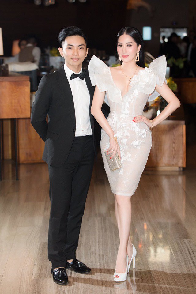 Ăn mặc lộng lẫy ngang cô dâu trong tiệc cưới, hai bà mẹ khiến dân tình xôn xao - 5