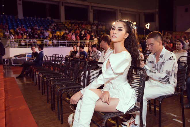 Phản ứng của Hoàng Hạnh trước chiến thắng của H’Hen Niê - Lệ Hằng tại Cuộc Đua Kỳ Thú 2019 - 6