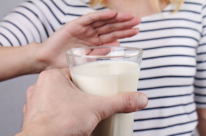 Hơn nữa, tiêu thụ quá nhiều canxi từ sữa có thể gây ung thư buồng trứng ở phụ nữ và ung thư tuyến tiền liệt ở nam giới. Duy trì một lượng sữa cân bằng là rất quan trọng cho một chế độ ăn uống lành mạnh.

