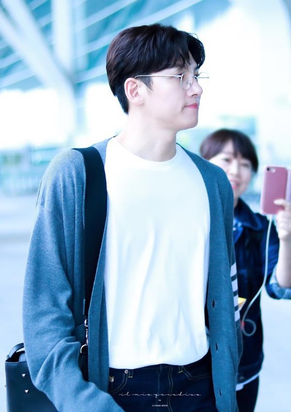 Chờ bao lâu amp;#34;cảnh vệ đẹp trai nhất Kbizamp;#34; Ji Chang Wook cũng xuất hiện, thần thái cực phẩm - 10