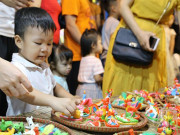 Tiêu dùng - Bất ngờ Trung thu 2019: Đồ chơi thất truyền được phục hồi bỗng dưng bán chạy